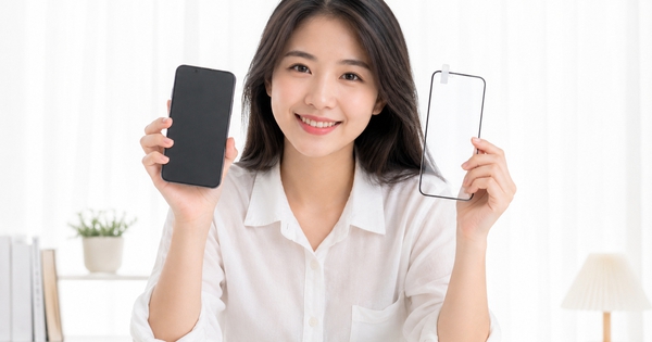 Vì sao màn hình điện thoại vẫn mượt mà dù sử dụng miếng dán cường lực?