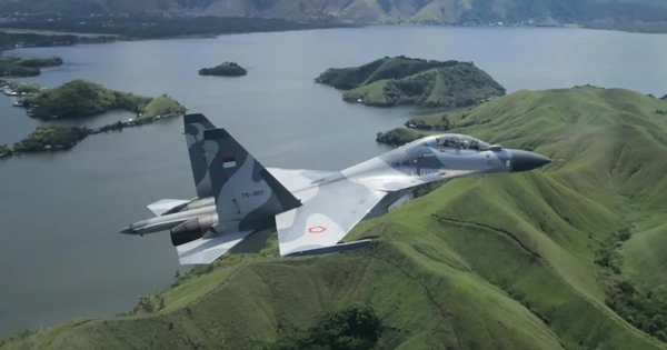 Tiêm kích Su-30MK2 của Không quân Indonesia lao khỏi đường băng