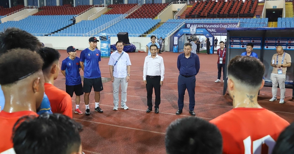 Thứ trưởng Hoàng Đạo Cương động viên đội tuyển Việt Nam trước trận chung kết lượt về ASEAN Cup