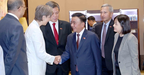 Lễ đón Thường trực Ban Bí thư Trần Cẩm Tú thăm chính thức Singapore