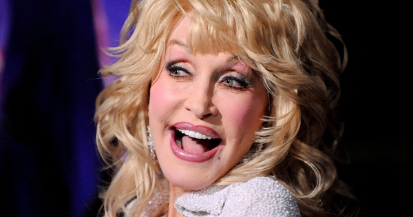 Tổng thống Donald Trump và nước Mỹ tưởng nhớ huyền thoại Dolly Parton