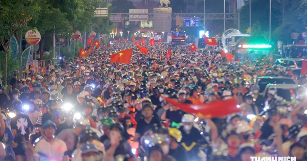 Chung kết Việt Nam - Thái Lan: CSGT đề nghị cổ vũ nhiệt thành, ăn mừng văn minh