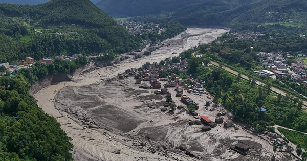 Hàng trăm người nước ngoài mất tích vì lũ quét ở ranh giới Nepal - Tây Tạng