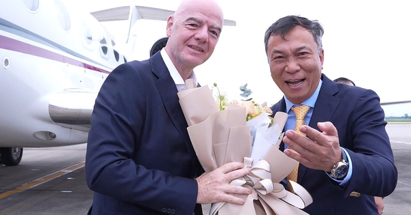Chủ tịch VFF Trần Quốc Tuấn chào đón nồng nhiệt Chủ tịch FIFA Gianni Infantino lần thứ hai đến Việt Nam