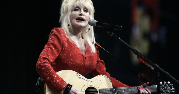 Huyền thoại nhạc đồng quê Dolly Parton qua đời