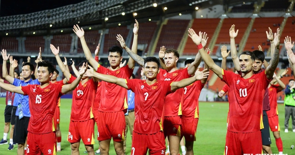 Không ngủ quên trên chiến thắng