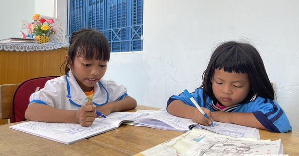 Phụ huynh ở Gia Lai ‘đỏ mắt’ tìm sách giáo khoa