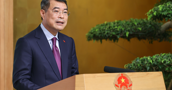 Thủ tướng: Thầy cô dạy học sinh đầu tiên phải là đạo đức, thượng tôn pháp luật