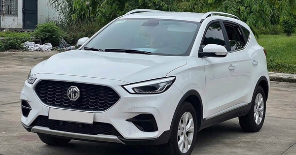 Giá xe lại giảm sốc, SUV đô thị MG ZS xuống còn 378 triệu đồng