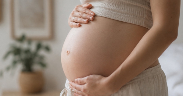 Bất ngờ sinh đôi hai con khác cha ruột
