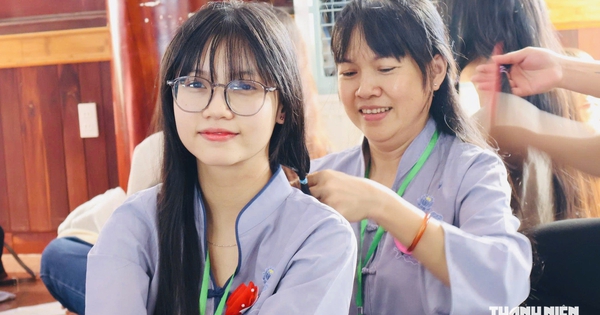 Mùa Vu Lan, nhiều người xinh như hot girl về chùa Diệu Pháp ở TP.HCM hiến tóc