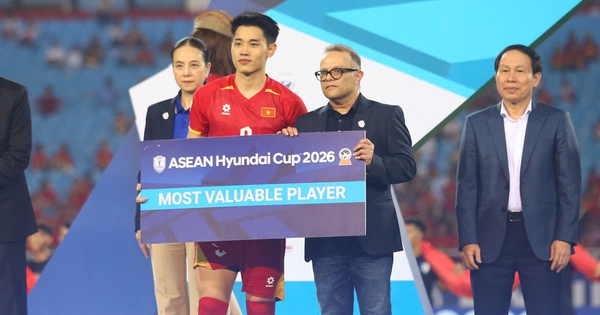 Đình Bắc trở thành cầu thủ trẻ nhất lịch sử làm được điều đặc biệt này
