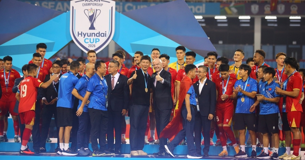Nhiều lãnh đạo bóng đá quốc tế chúc mừng đội tuyển Việt Nam vô địch, danh thủ Kiatisak tôn trọng tuyệt đối