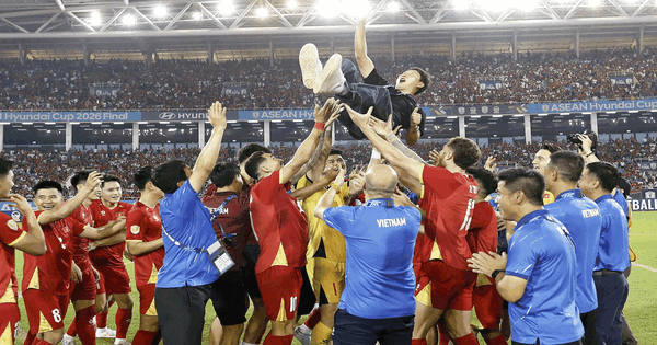HLV Kim Sang-sik và câu chuyện giờ mới kể