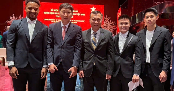 Chủ tịch VFF, HLV Kim Sang-sik và 3 tuyển thủ dự sự kiện có ý nghĩa quan trọng