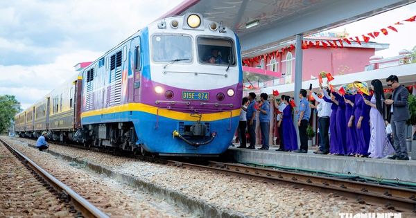 Có gì đặc biệt trên đoàn tàu du lịch Phong Nha - cố đô Huế?