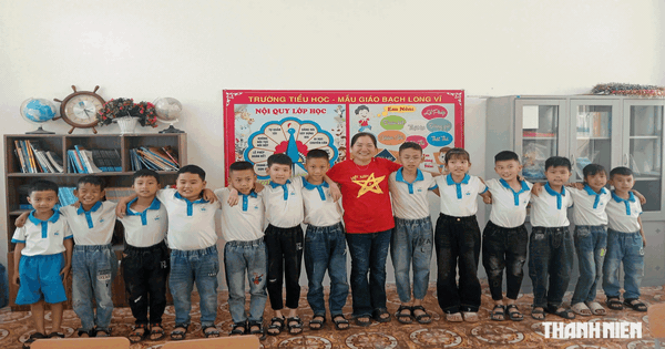 30 năm neo chữ giữa trùng khơi