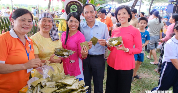 Chợ quê bên rạch ở TP.HCM: Hơn 70 gian hàng, cầu khỉ và những trò chơi ngày xưa