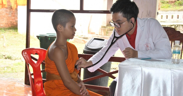 Những bác sĩ trẻ mang y đức vun đắp tình hữu nghị đặc biệt tại Lào