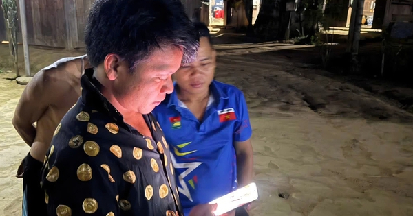 Sau 50 năm biệt lập giữa đại ngàn, thôn Cơ Tu vỡ òa khi 'bắt' được sóng điện thoại