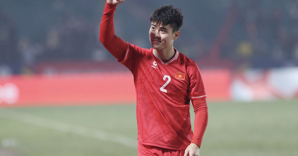 Duy Mạnh nghỉ hết mùa 2026-2027: Cơn đau đầu của HLV Kewell lẫn... thầy Kim Sang-sik