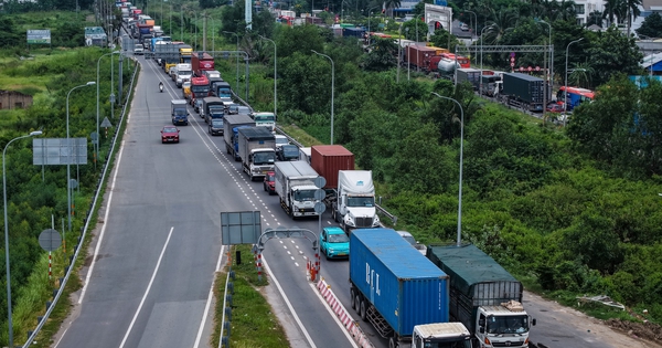 Cửa ngõ phía đông TP.HCM ùn tắc ngày đầu kỳ nghỉ lễ 2.9