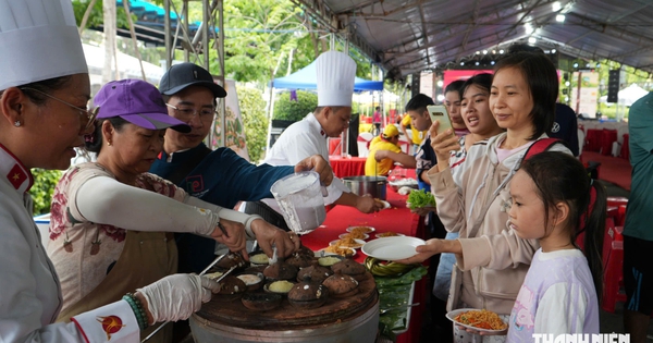 Ngày đầu nghỉ lễ 2.9: 500 suất ăn miễn phí ở lễ hội ẩm thực chay TP.HCM