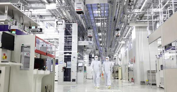 Samsung tăng công suất sản xuất DRAM để ngăn Apple dùng linh kiện Trung Quốc