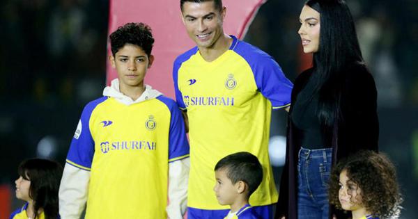 Georgina Rodriguez nói về mối quan hệ với 3 người con riêng của Ronaldo
