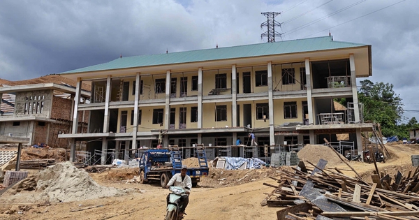 Công nhân không nghỉ lễ, chạy đua hoàn thiện trường nội trú vùng cao Quảng Trị