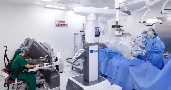 Từ đưa robot về Việt Nam đến làm chủ 'công nghệ kép' trên Da Vinci Xi (Mỹ)