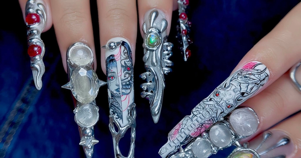 Phương Hằng trở thành thợ nail, hoàn thiện bộ móng tay mất 7 tiếng đồng hồ