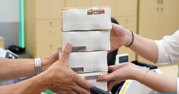 Ngân hàng vay vốn bằng trái phiếu với lãi suất 10%/năm