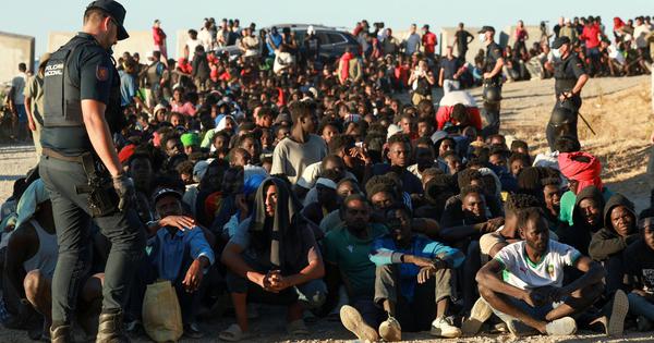 Ceuta vẫn quá tải sau làn sóng di cư