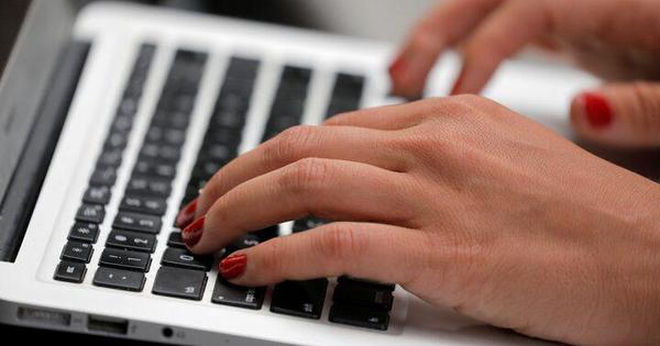 Vì sao pin laptop gần như không bao giờ vượt mốc 99 Wh?