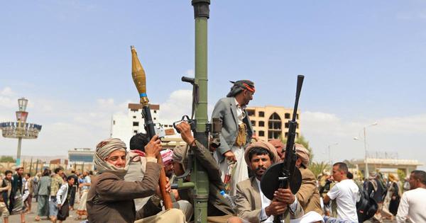 Houthi tập kích doanh trại ở Yemen, nhiều binh sĩ chết?