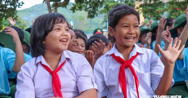 'Chiến sĩ nhí' trao yêu thương đến thiếu nhi vùng cao