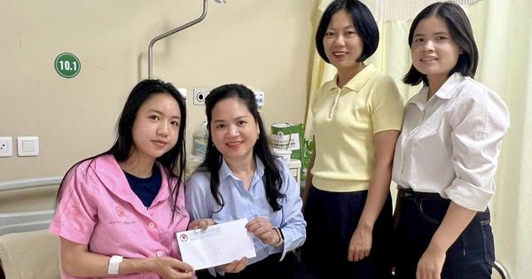 'Hot girl' Trần Thị Duyên phẫu thuật thành công chấn thương dây chằng, lãnh đạo VFF thăm hỏi