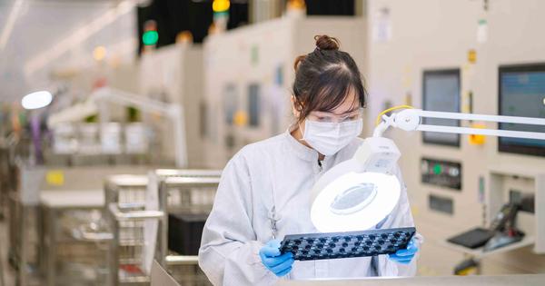 Kinh tế Việt Nam giữa những 'cơn gió ngược'