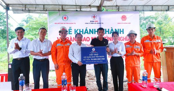 Công ty Điện lực Quảng Trị bàn giao 2 nhà tình nghĩa