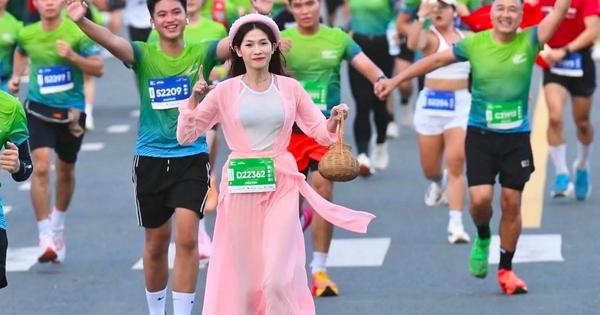 'Cô Tấm' xinh đẹp xuất hiện trên đường chạy, thu hút nhiều ánh nhìn