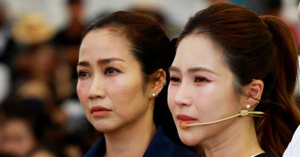 Ca sĩ Hương Tràm khóc nghẹn trên truyền hình