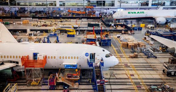 Mỹ yêu cầu kiểm tra hàng trăm máy bay Boeing 737 MAX vì nguy cơ nứt thân