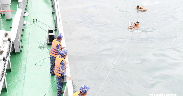 Tìm thấy một trong 3 cô gái bị sóng cuốn khi chụp ảnh ở Đà Nẵng