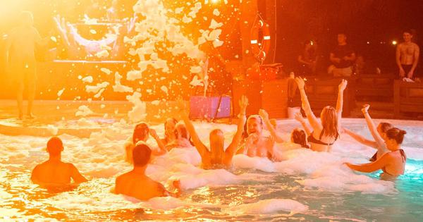 Columbo Beach: Tâm điểm giải trí mới của bạn bè năm châu tại phố Tây An Thượng