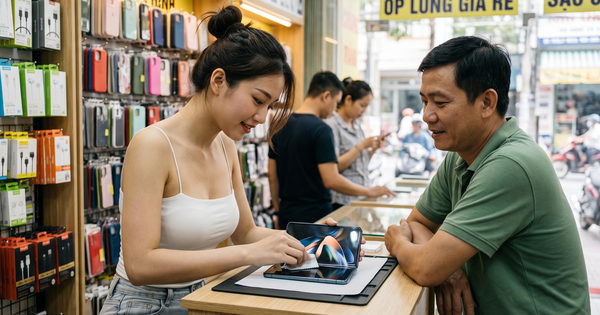 Vì sao không nên tự dán kính cường lực cho điện thoại gập?