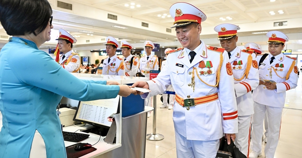 Giai điệu Quốc khánh vang lên ở độ cao 10.000 mét trên chuyến bay Vietnam Airlines