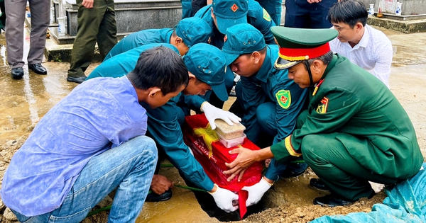 Phát hiện hài cốt liệt sĩ cùng nhiều mảnh vải dù ở Đà Nẵng