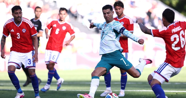 Phản ứng của Ronaldo sau thông điệp từ giã đội tuyển của Messi
