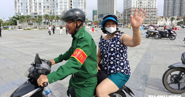 Ngay sau lễ ra mắt, trật tự viên du lịch hỗ trợ người phụ nữ đi lạc ở Vũng Tàu
